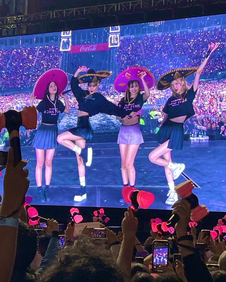 BLACKPINKMX1's tweet photo. Recopilación de momentos ICÓNICOS de #BLACKPINK en MÉXICO:

- #JENNIE diciendo “Vamos México” y “Te amo México” en Shut Down
-#ROSÉ diciendo “Ustedes son Chingones”
-#LISA mostrando su tatuaje 
-#JISOO imitando crisis de Blinks
-Rosé diciendo “BLACKPINK In Your México” 
-Jisoo diciendo “Viva México” 
-Lisa gritando “Blinks me aman?”
-Jennie diciendo “1,2,3 digan adiós a méxico, hasta que estemos de regreso, los extrañare mucho”
-Las 4 usando sombreros de
Mariachi 
-Rosé diciendo “Qué onda México” 
-Jennie “Ya solo quedan dos canciones”
-Lisa diciendo “Te amo” “Te amo
México 
-Rosé y Lisa mencionando que “México conoce la fiesta” 
-Jisoo gritando “Te amo México, Hola y muchas gracias” 
-Rosé leyendo “Estoy encantando de estar aquí”
-Jennie diciendo que está practicando su español…¿Donde está el baño?…¿Como está mi español? ¡Gracias! 
-Rosé “Muchas gracias, blinks mexicanos, i love you so much” 
-Jennie “hasta mañana méxico, buenas noches te amo”
-Jennie bailando parte de solo remix en coachella
-BLACKPINK presenciando la ola mexicana 
-Iluminar de colores diferentes los solos 
-Ice cream y bet you wanna en soundcheck
-Cantando recuérdame de Coco 
-Rosé “Hola, méxico te amo mucho” 
-Lisa enternecida con los banners 
-Silencio total en ambas fechas en everyone silent en Money!
-Rosé jugando piedra, papel o tijera con blink 
-Blackpink apreciando outfits de Blinks
-Jennie diciendo que comió tacos 
-Lisa hablando del chile en polvo
-Lisa y rosé “¿qué hay de Nuevo México? 
-Jennie “Cuñana” 
-Lisa “Macana”
-Jisoo “Hola, soy jisoo” 
-Rosé: “Hola, mexico me llamo rosé”
-BLACKPINK usando merch exclusiva que decía méxico 🇲🇽 
-Fuegos artificiales al final 
y mucho más….

Y la queso 🧀 

#BLACKPINKinMexico #BLACKPINKMEXICO