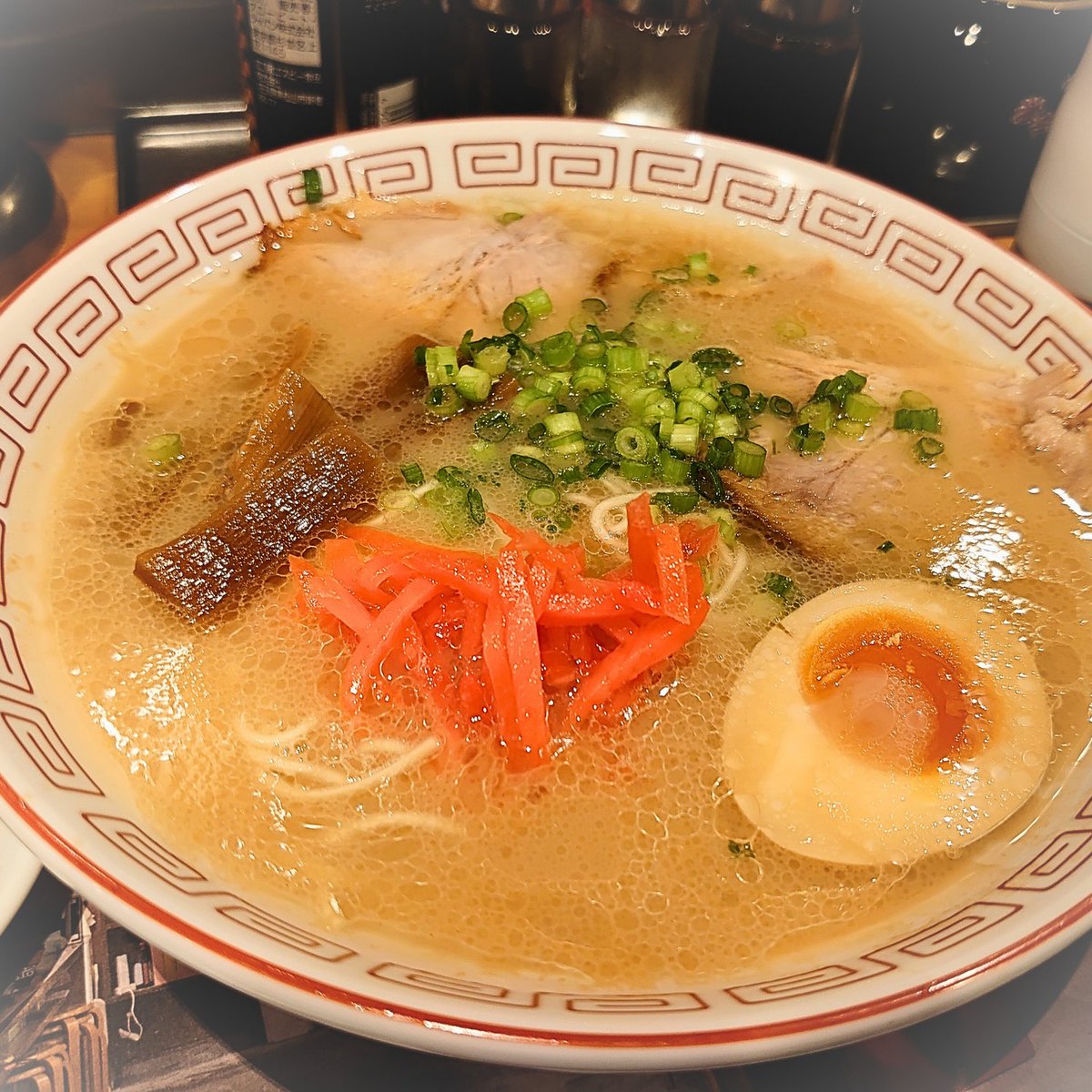 痛風一直線 | 健康を全く気にしない漢の食生活 (@2fu_1choku_sen) on Twitter photo "【デブ活】
我々デブの公式ドリンクである「豚骨スープ」を無事に完飲。
最近、忙しすぎてラーメン行けてないから危うく痩せちゃうところでしたよ( *´艸`)
 #ラーメン #花月嵐 #だるま大使 #期間限定" "【デブ活】
我々デブの公式ドリンクである「豚骨スープ」を無事に完飲。
最近、忙しすぎてラーメン行けてないから危うく痩せちゃうところでしたよ( *´艸`)
 #ラーメン #花月嵐 #だるま大使 #期間限定"