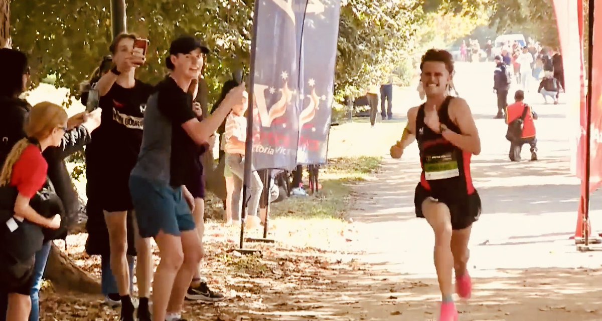 Just an 18yo kid havin’ a run in the sun on the wrong side of the river. Archie Noakes. Podium finish. 10:31 👀@RuntheTAN1 @AthsEssendon @AthsAust #RunTheTan