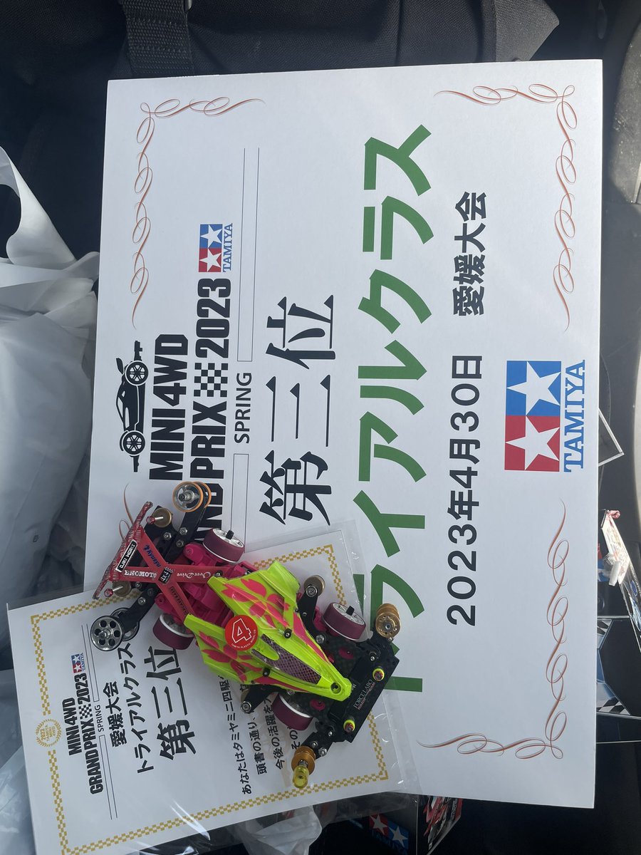 かつこ tweet media