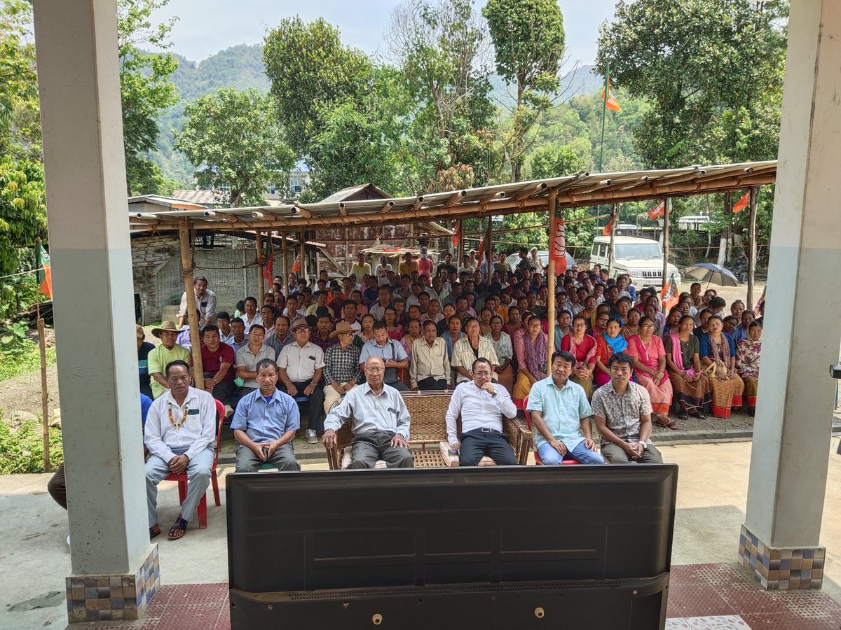 Dinganglung's tweet photo. A historic moment of the 100th episode of PM Modi's, "Mann Ki Baat" at my residence, with the BJP Khoupum Segment President, Secretary, Mahila's Khoupum Segment, YUVA Morcha's, Senior Citizens &amp; BJP Karyakartas. 
#MannKiBaat100 
@narendramodi
@BJP4India https://t.co/XFEnm8Ii0Y
