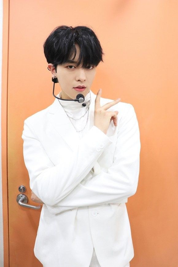 hannabyeol7's tweet photo. Bias challenge

Pick four idols with the type of colour in their outfit

I got White 🤍

Reply for a colour💕 https://t.co/eLGRAMhgxG