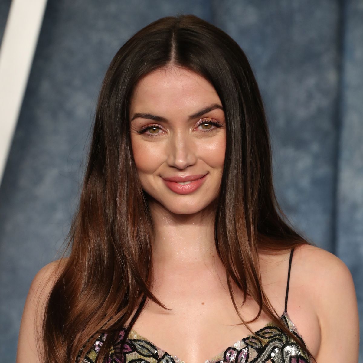 SYRCENIMACLUB's tweet photo. Happy 35th Birthday Academy Award Nominee Ana De Armas.

من أعمالها: 
Knock Knock
Exposed
Blade Runner 2049
Knives Out 
No Time To die
Deep Water
The Gray Man
Blonde
Ghosted
عملها القادم هو فيلم Ballerina يصدر عام 2024 https://t.co/75fxxbURlp