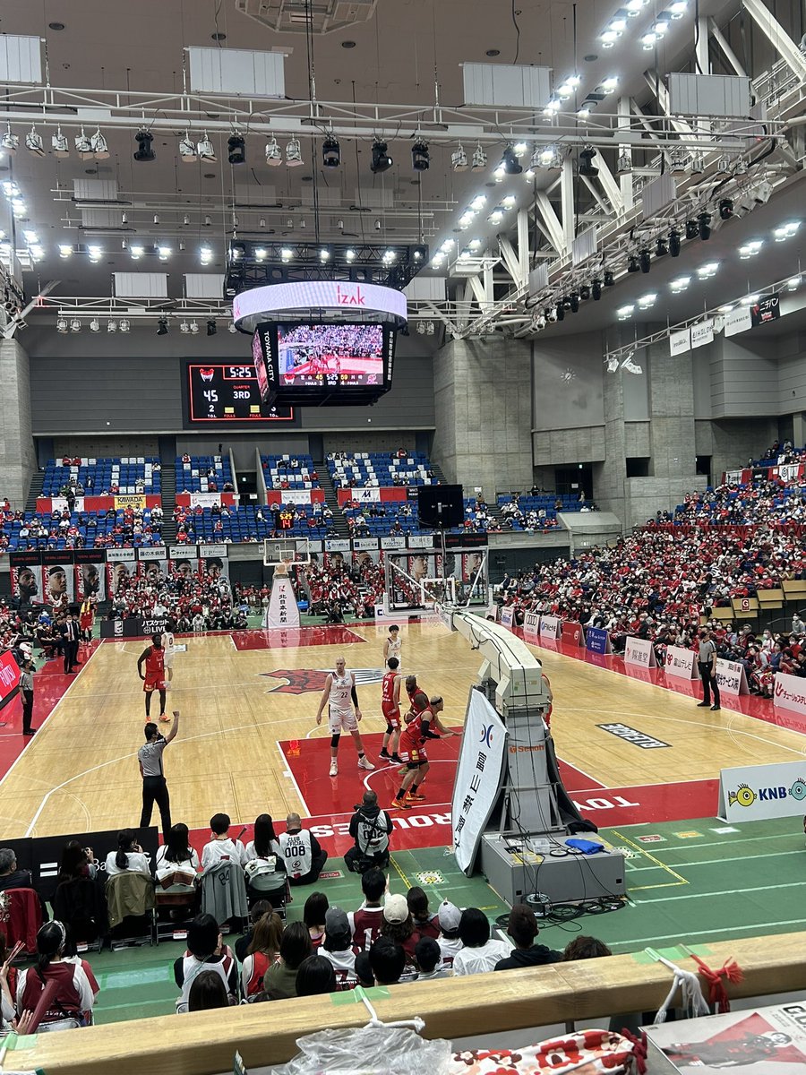 mii_so13's tweet photo. 試合観戦楽しすぎた！！！😭🔥🔥🔥
#富山グラウジーズ #川崎ブレイブサンダース #Bリーグ https://t.co/ME22eDuNcb