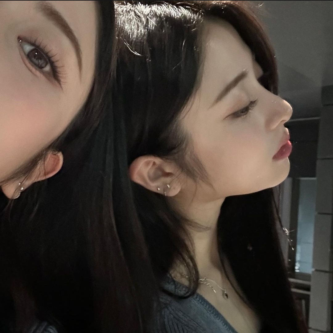tavevt's tweet photo. ✶ hiii, i'm Tave! and i'm looking for 
interactive moots esp, bunnies, fearnots, carats, deobis, engine and teume but any fandom will do!
✶ not new to #kpoptwt &amp; #stantwt 
✶ she / her - intj 

🎧 : newjeans, lessarafim, trejo, seventeen, nct, g-idle, itzy, the boyz and n more! https://t.co/eABUZ70loF