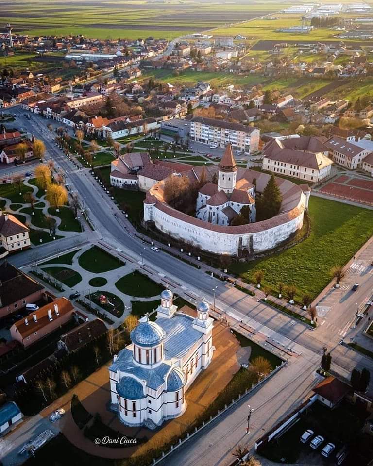 Travel_2Romania's tweet photo. Prejmer Fortified Church - completed in 1240: for centuries in the first line of attacks.
Photo: Dani Ciucă
#Prejmer #Transylvania #Church #Romania
#DiscoverRomania https://t.co/PmBm333Vn0