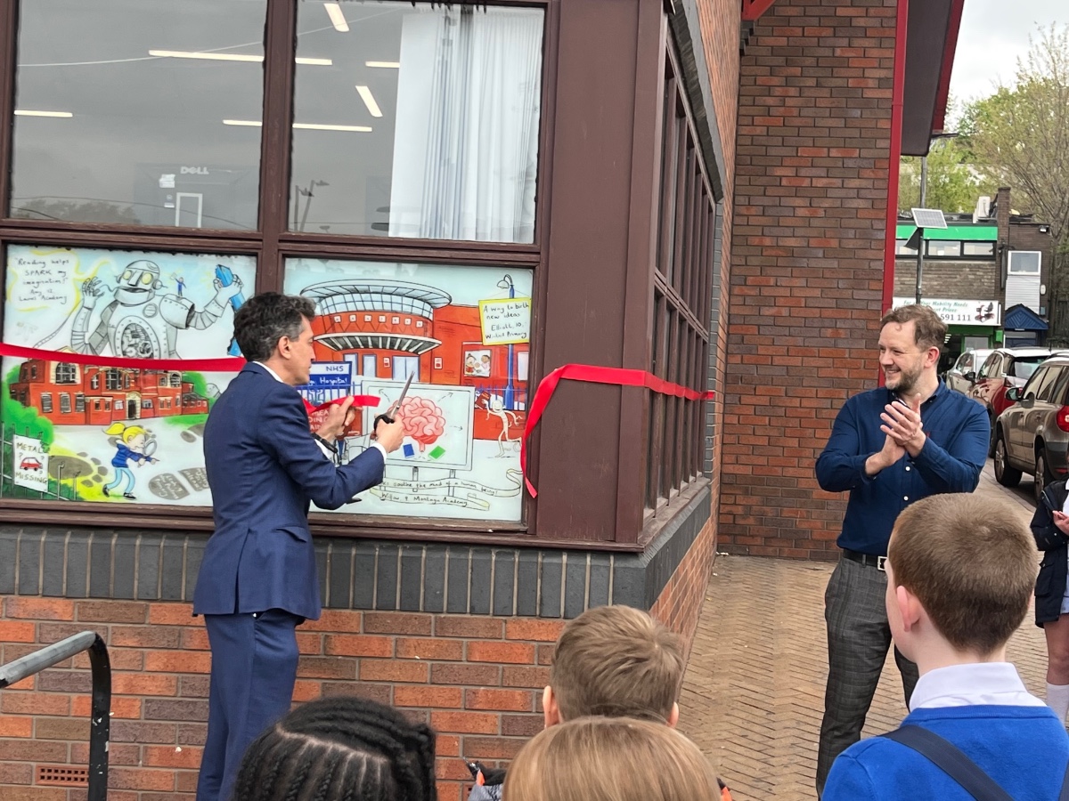 PhilShepp's tweet photo. The artwork I created for Mexborough Library was unveiled yesterday by local MP @Ed_Miliband. The mural is based on ideas and designs from children at six schools, who all came along for the launch. Thanks to @DoncasterDCLT #ExploringCulture @DoncasterLib https://t.co/ibs1Scsy3N
