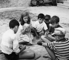 narcisi_rita's tweet photo. #FormidabiliQuegliAnni

Tutto era possibile, 
senza regole né codici, 
le nostre menti erano 
fresche e pulite; 
qualsiasi cosa tu facessi, 
la dividevi con le persone 
che ti stavano vicino. 
Barbara Hulanicki

#SalaLettura https://t.co/FhQ9O6lCM7