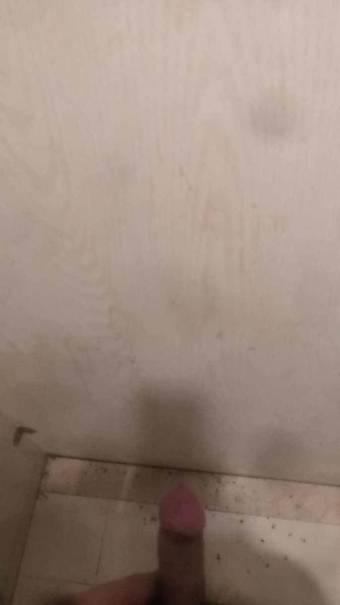 打完球，来到卫生间，有点硬