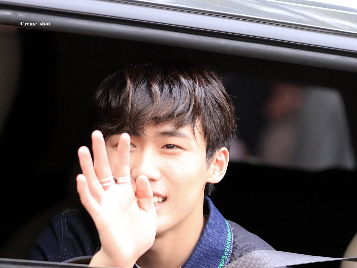 230430 쫑글이 퇴근 #종형
종형이덕분에 너무 행복한 봄날이었어
올해의 봄을 평생 잊을 수 없을거야
많이 고마워 사랑해
고생했어 쫑글아!☘️🍀우리 또 만나