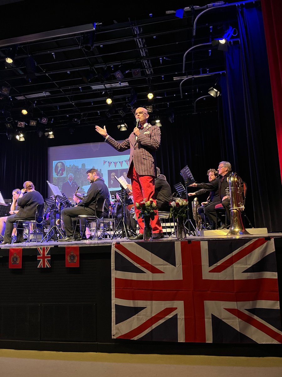 I had the great honour of receiving the British ambassador <a href="/martin_shearman/">martin shearman</a> and his lovely wife <a href="/MiriamShearman/">Miriam Shearman</a> in <a href="/gemeenteberlare/">Gemeente Berlare</a>  yesterday. It was a celebration of music, books and friendship!
<a href="/UKinBelgium/">UK in Belgium🇬🇧🇧🇪</a> 
#grateful #Coronation #GodSaveTheKing