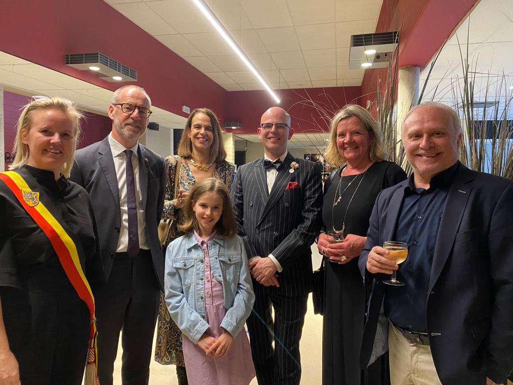 harry_depaepe's tweet photo. I had the great honour of receiving the British ambassador @martin_shearman and his lovely wife @MiriamShearman in @gemeenteberlare  yesterday. It was a celebration of music, books and friendship!
@UKinBelgium 
#grateful #Coronation #GodSaveTheKing https://t.co/5x1o24NvZ6