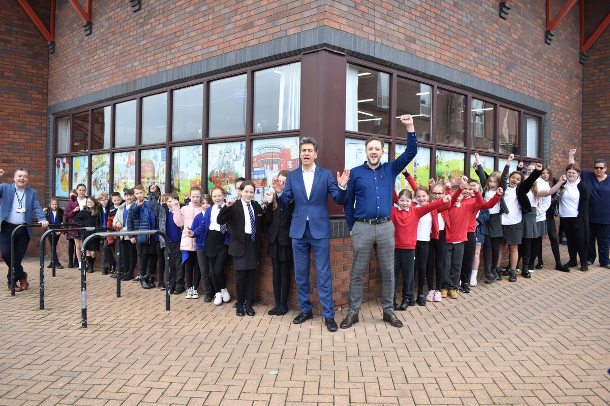 PhilShepp's tweet photo. The artwork I created for Mexborough Library was unveiled yesterday by local MP @Ed_Miliband. The mural is based on ideas and designs from children at six schools, who all came along for the launch. Thanks to @DoncasterDCLT #ExploringCulture @DoncasterLib https://t.co/ibs1Scsy3N