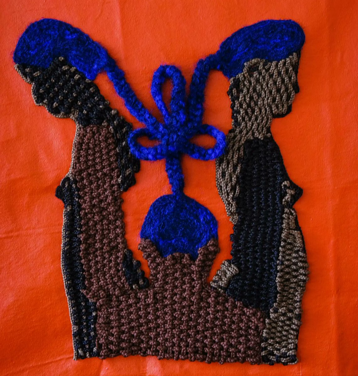 Nix_indamix's tweet photo. The Thread that Binds Group Exhibition has been extended for 2 weeks due to popular demand!😁 @GalleryAffinity Thank you Nigeria 🇳🇬  - I call my art Hair embroidery, handstitched and weaved synthetic hair extensions (afro and braids texture) https://t.co/1reZx5Ry3Q