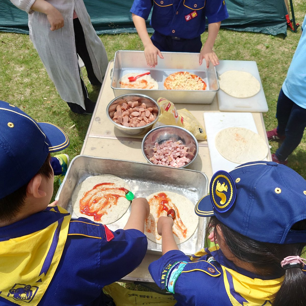 bsatami11's tweet photo. ＧＷはスカウトハウスでデイキャンプ
たくさんの料理お疲れさまでした。
最近は米をとぐのも珍しい��！
ちょっと中の人ビックリです😂
#ボーイスカウト #熱海 #デイキャンプ https://t.co/Wb7mb6P4Oe