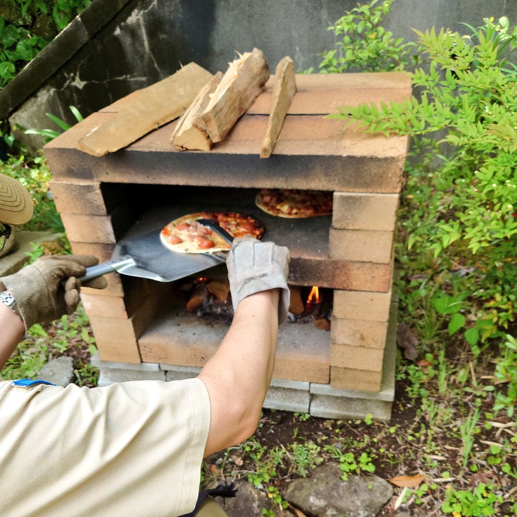 bsatami11's tweet photo. ＧＷはスカウトハウスでデイキャンプ
たくさんの料理お疲れさまでした。
最近は米をとぐのも珍しい��！
ちょっと中の人ビックリです😂
#ボーイスカウト #熱海 #デイキャンプ https://t.co/Wb7mb6P4Oe