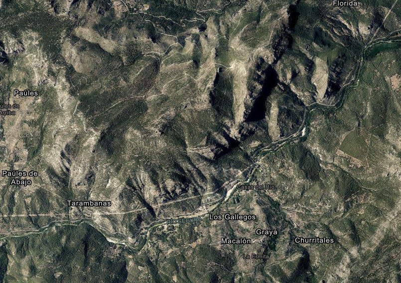 Nimodcal's tweet photo. Índice de vegetación NDVI calculado con últimas imágenes sentinel, en valle del Segura de #Yeste #Albacete evidencia el elevado contraste en cuanto a la actividad fotosintética en laderas de solana vs umbría ( colores naranjas baja actividad= alta disponibilidad). https://t.co/Dia930ryOY