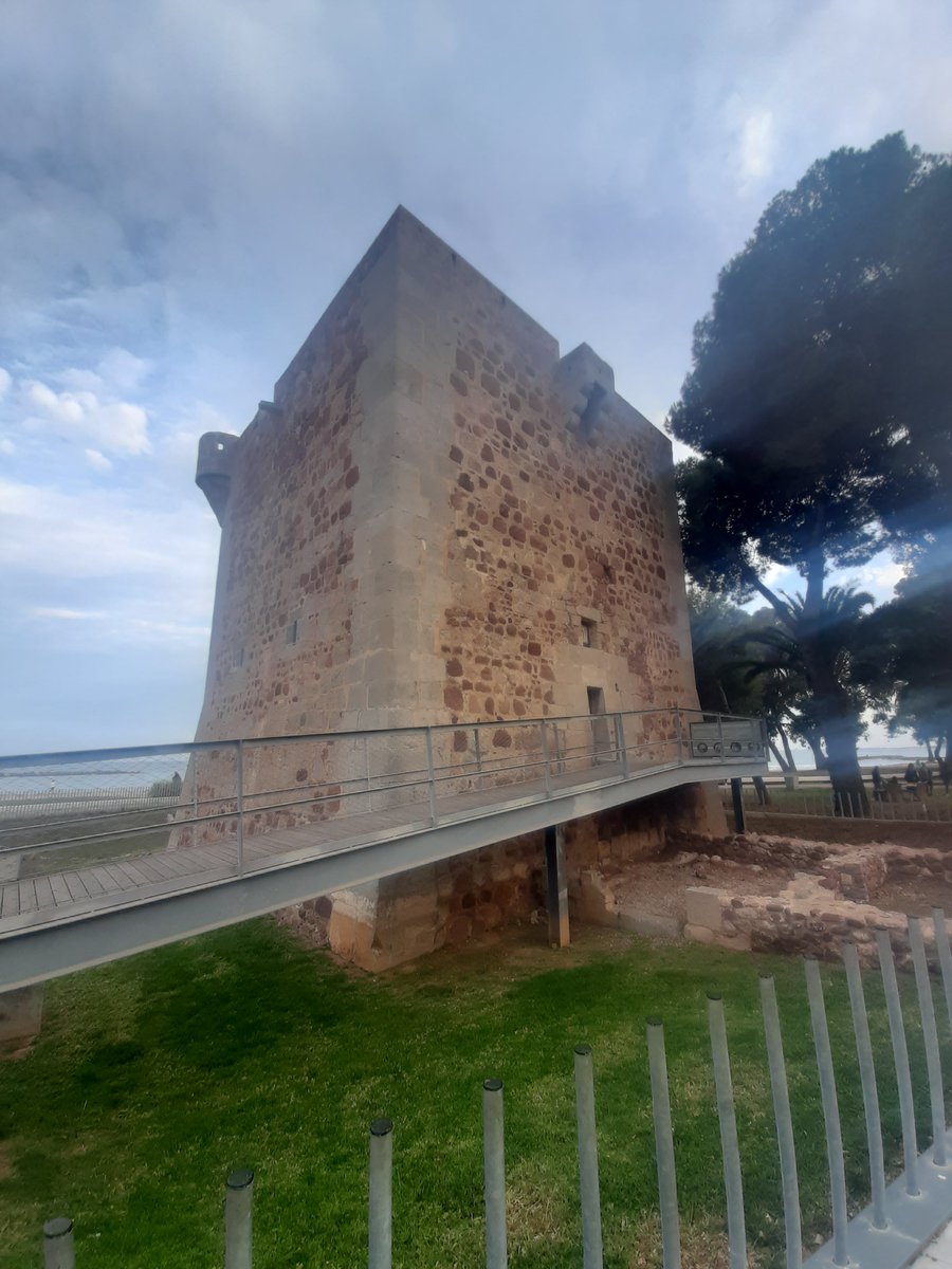 agodriozola's tweet photo. #Benicassim, CastellΓ³ π₯°
#Egunones https://t.co/qoNBf8ykWY