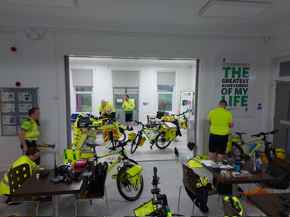 SJANICRU's tweet photo. Today is marathon day. We have 5 crews of CRU members out supporting.
A nice 0730 set off from Erne HQ at Knockbracken, to be on posts by 0815.
A huge welcome to the 2 new SJANI CRU members and thanks to  @SJAEastCRU and @SJANorthCRU https://t.co/aCqe5AZYVY