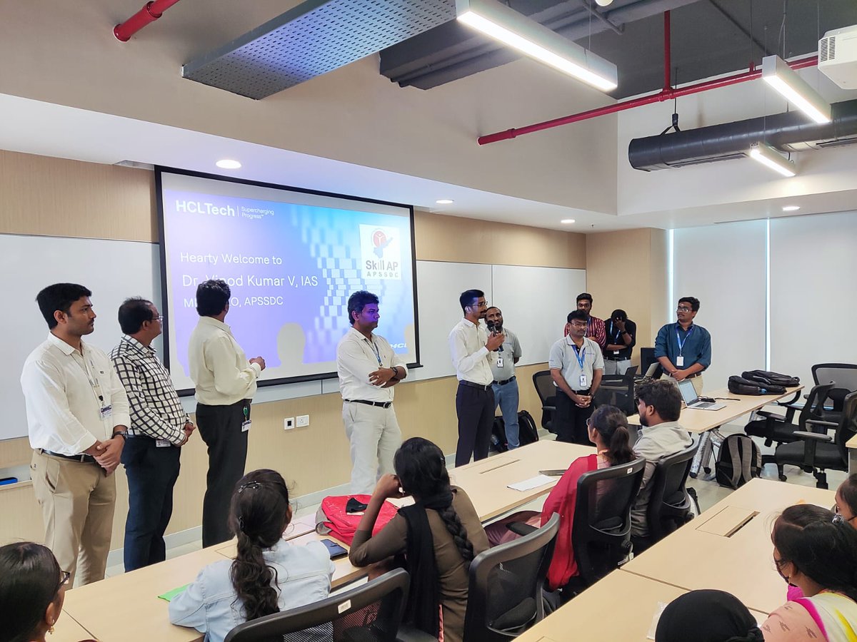 AP_Skill's tweet image. Dr #VinodKumarV IAS, MD&amp;amp;CEO @AP_Skill Visited @hcltech Center #Gannavaram in #HCLTechBee Program and interacted with asprints and aluminies @KrishnaDistrict