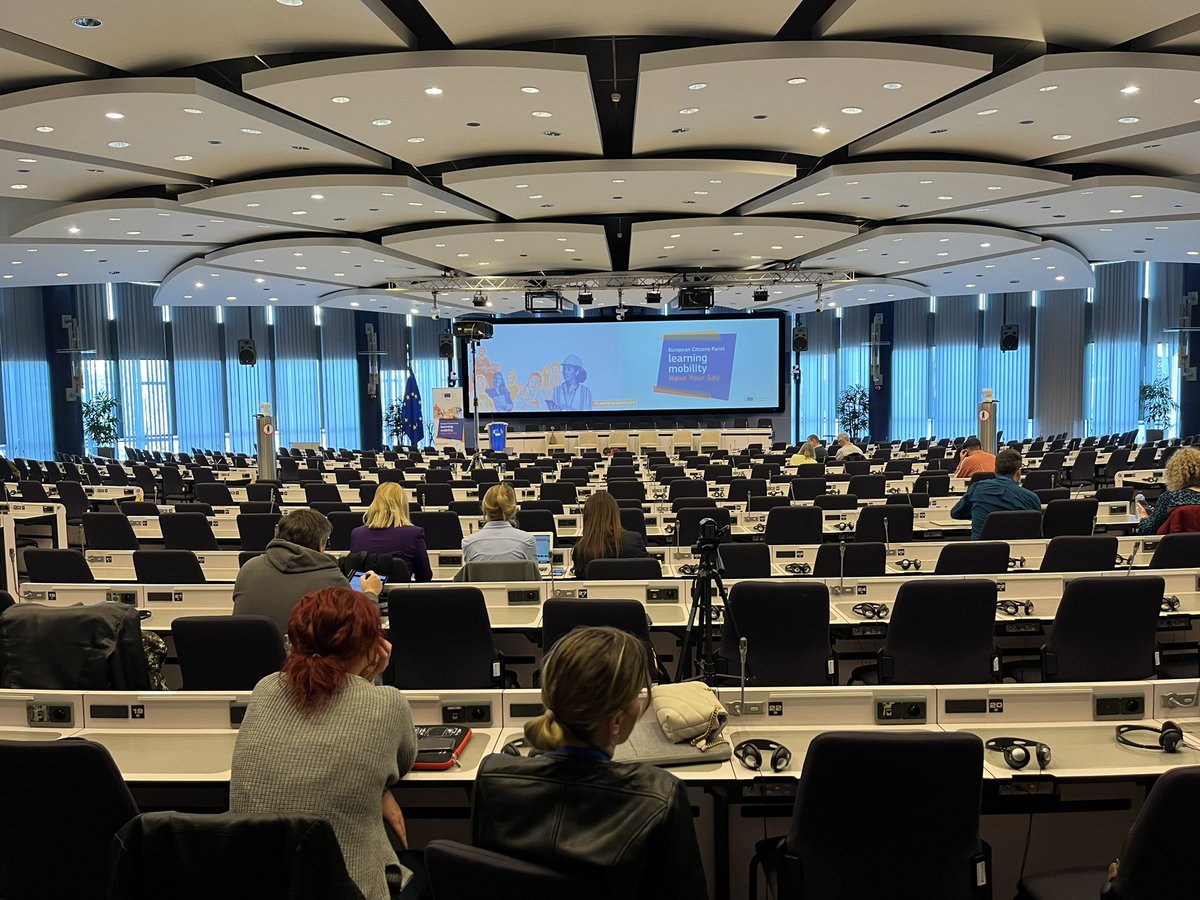 MIGarcia__'s tweet photo. Hoy @trilemaedu en la @EU_Commission escuchando las aportaciones de los 150 ciudadanos europeos representados en los Learning Mobility Citizens’ Panels #HaveYourSay #GOPA_Com https://t.co/lyUx3B46u1