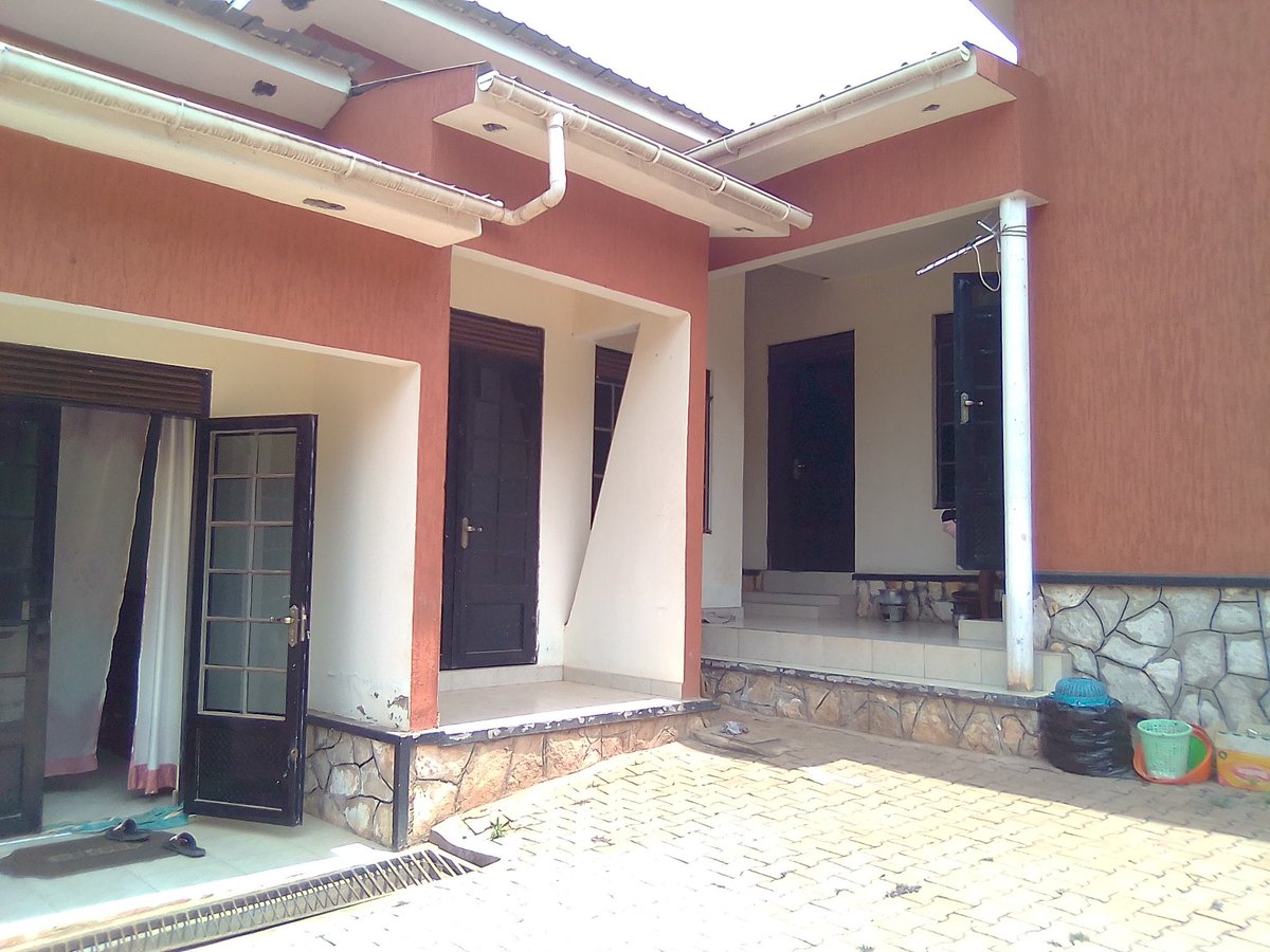 AkramMayumba's tweet photo. In.   Kira- Bulindo 

A single bedroom house for rent 
Rent price: 500.000ugx
+256 756411332

#AkramPropertiesUG https://t.co/VfSSgDG8ax