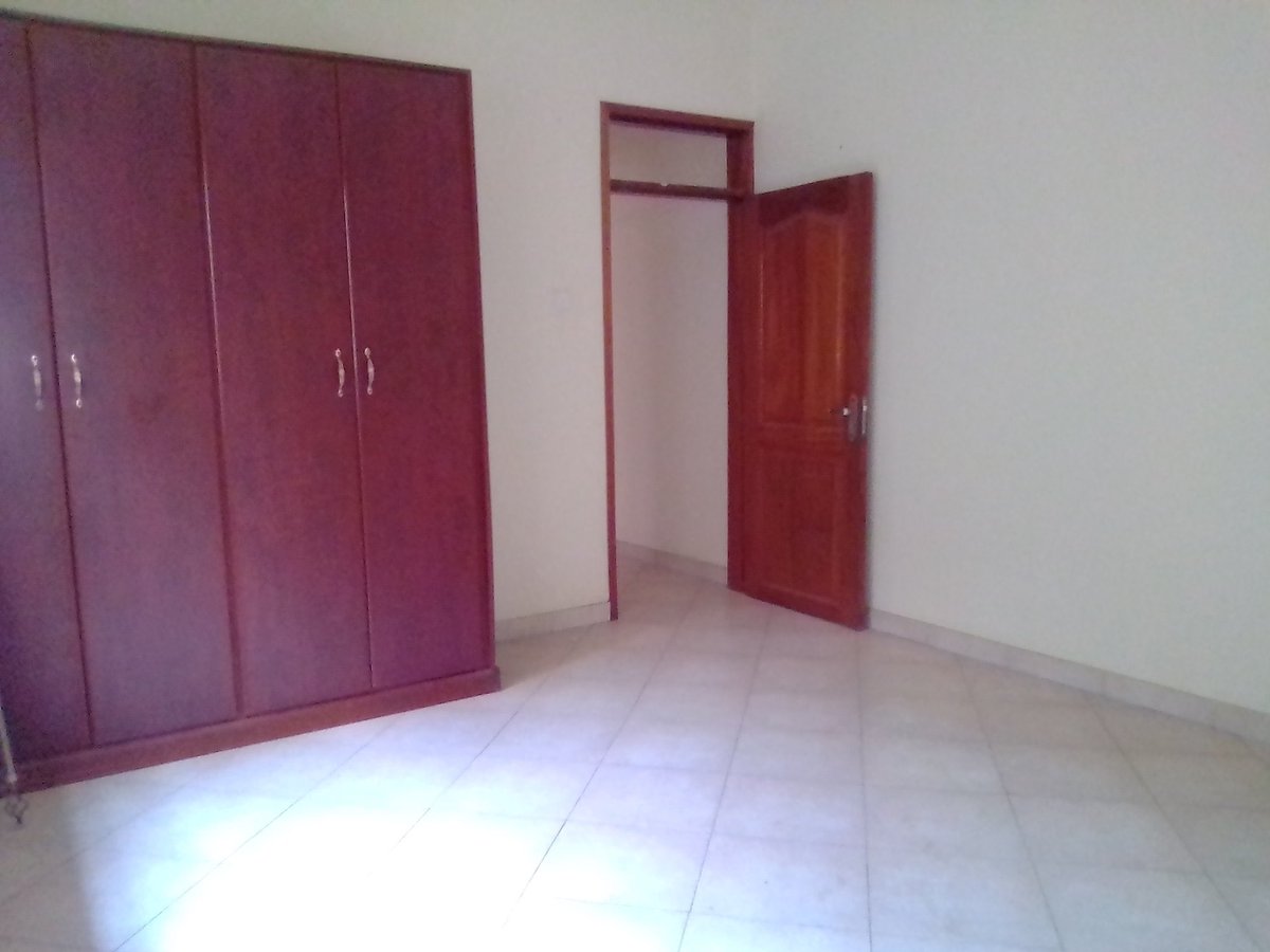 AkramMayumba's tweet photo. In.   Kira- Bulindo 

A single bedroom house for rent 
Rent price: 500.000ugx
+256 756411332

#AkramPropertiesUG https://t.co/VfSSgDG8ax