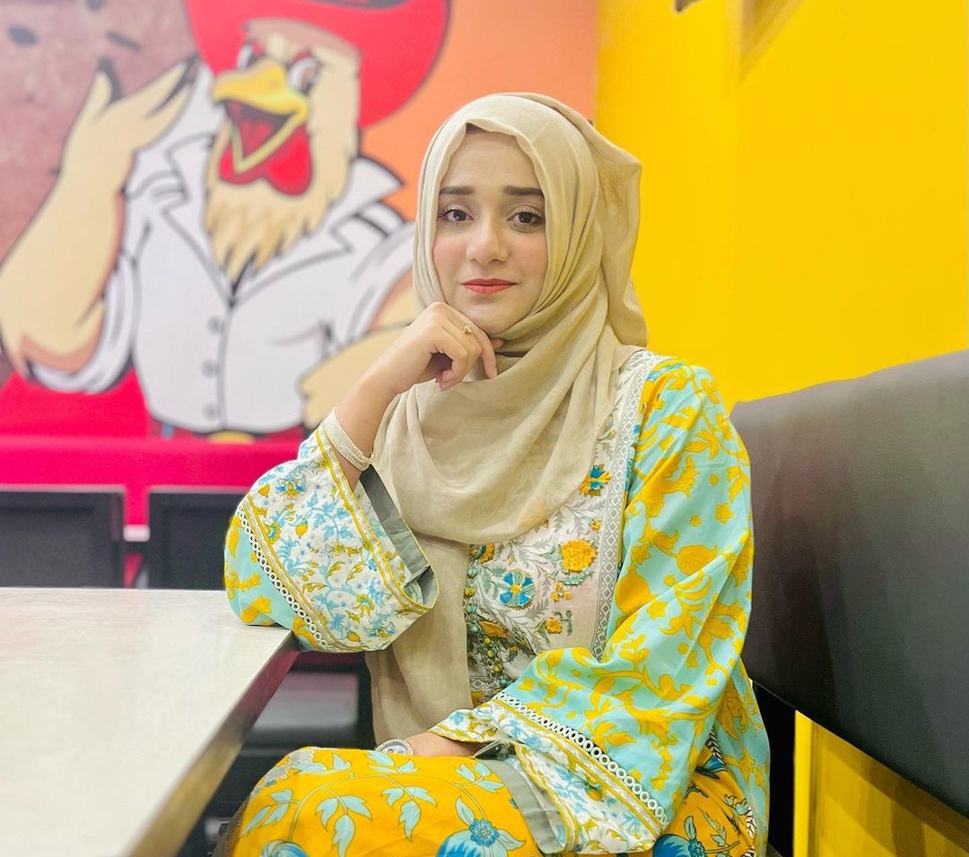 सुना हैं बहुत शौक़ रखतें हो शायरी का!!
पेश कीजिए  कुछ ऐसा जो दिल को छू जाए!❤️😍