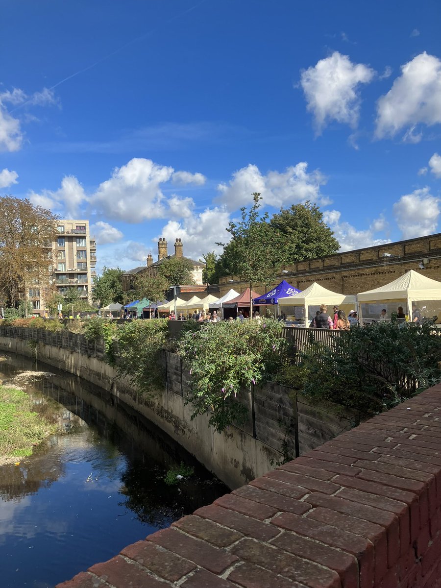 Woohoo🎉It’s <a href="/CatfordFoodMkt/">CatfordFoodMarket</a> TODAY &amp; the sun is shining😎☀️😎Can’t tell you what a difference the weather makes as it’s SO stressful organising an outside event/checking forecast daily!!🤣☀️Makes everyone happier &amp; want to come out-this lovely Catford market is on 10-4 #PlaceToBe