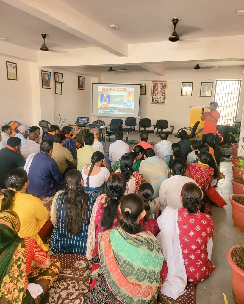 ValamjiRHumbal's tweet photo. આજ રોજ માન. પ્રધાનમંત્રી શ્રી @narendramodi સાહેબની "મન કી બાત" (૧૦૦મો એપિસોડ) ને જન-જન સુધી પહોંચાડી સકારાત્મક સંદેશ પહોંચાડવાના ઉમદા અભિગમ  સાથે સાંભળી માર્ગદર્શન પ્રાપ્ત કર્યું

#MannKiBaat100 #MannKiBaatAt100 #MKB100 #MKBApril2023 #PMModiMannKiBaat #MKB #100thMKB https://t.co/cfPuOQDrus