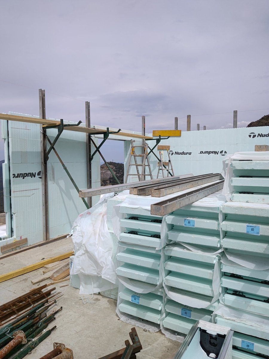 FredericAnziani's tweet photo. Nos Produits
Le système de construction de mur Nudura vous permet de construire des maisons ou structures plus écoénergétiques, durables et confortables que celles construites avec des matériaux traditionnels tels que le bois. Créez le projet de vos rêves avec notre gamme de CIB. https://t.co/caQ6pxnVT6