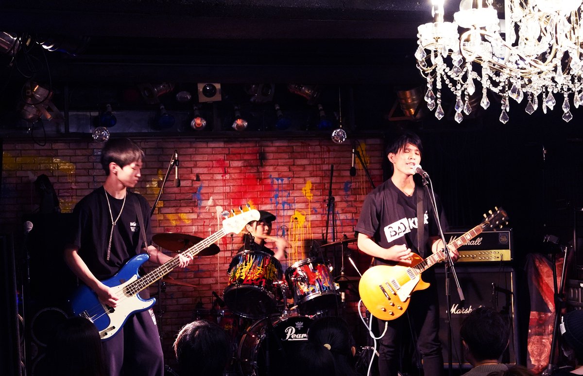 SCRAMBLES_FUK's tweet photo. 🎸プレイヤー発表ライブ開催しました🥁

昨日、第8回となるSMC福岡プレイヤー発表ライブを行いました！
小学生〜70代以上の方まで参加し、過去一の盛り上がりを見せました🔥新企画も発表され、今年のスクールはますます楽しくなりますよー🌟

#育成のスクランブルズ
#SMC
#新規生募集中 https://t.co/i4lVIFL1Tq