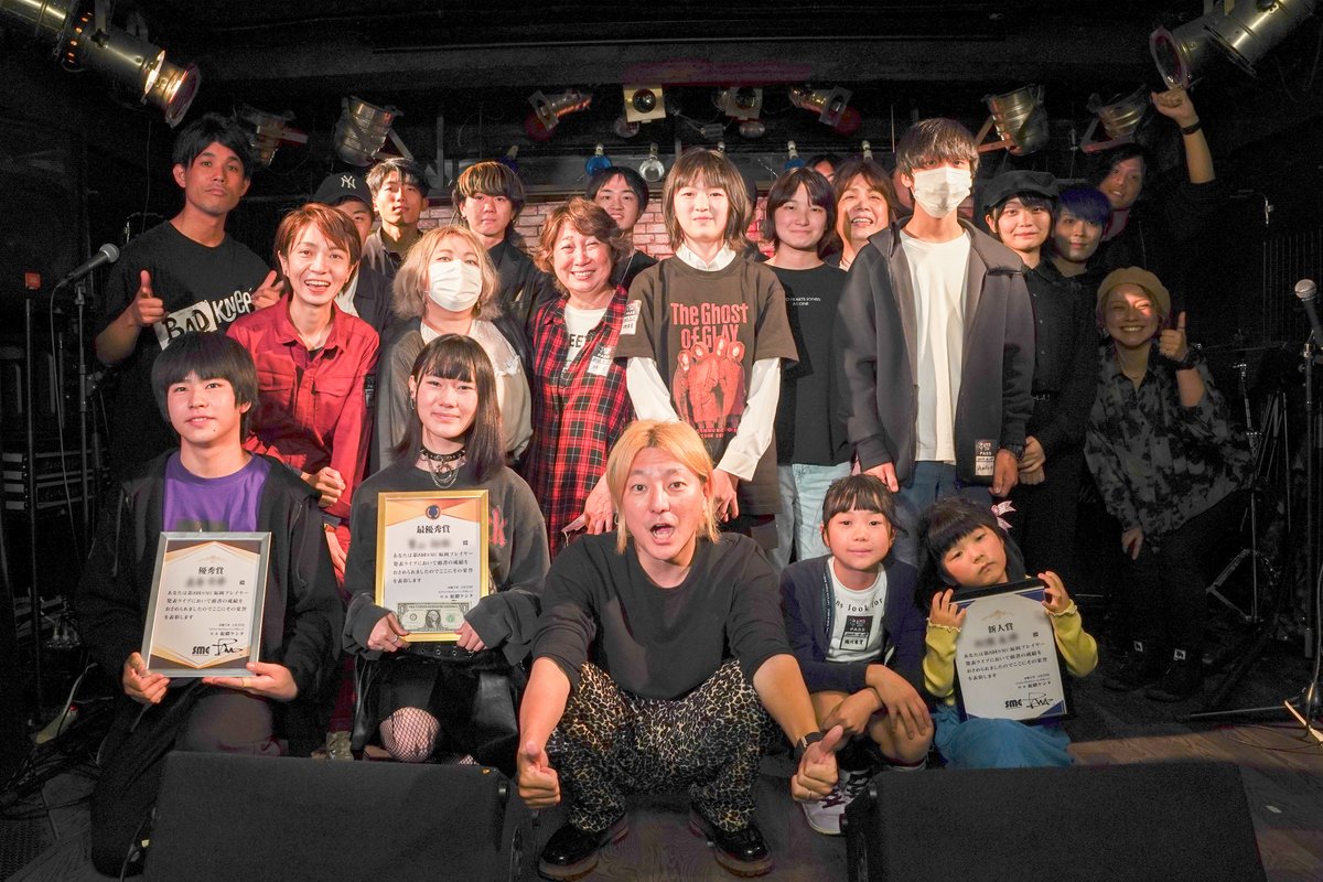 SCRAMBLES_FUK's tweet photo. 🎸プレイヤー発表ライブ開催しました🥁

昨日、第8回となるSMC福岡プレイヤー発表ライブを行いました！
小学生〜70代以上の方まで参加し、過去一の盛り上がりを見せました🔥新企画も発表され、今年のスクールはますます楽しくなりますよー🌟

#育成のスクランブルズ
#SMC
#新規生募集中 https://t.co/i4lVIFL1Tq