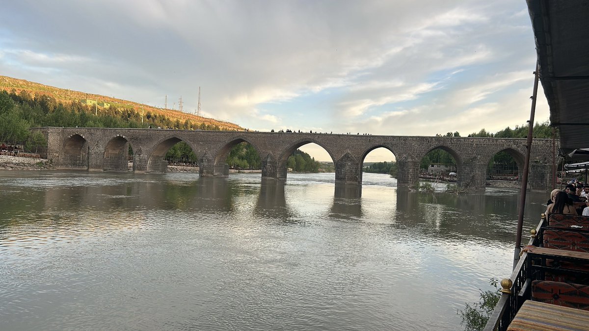 edat58107972's tweet photo. Diyarbakır (10 gözlü köprüsü) https://t.co/BpLPjCHCeJ