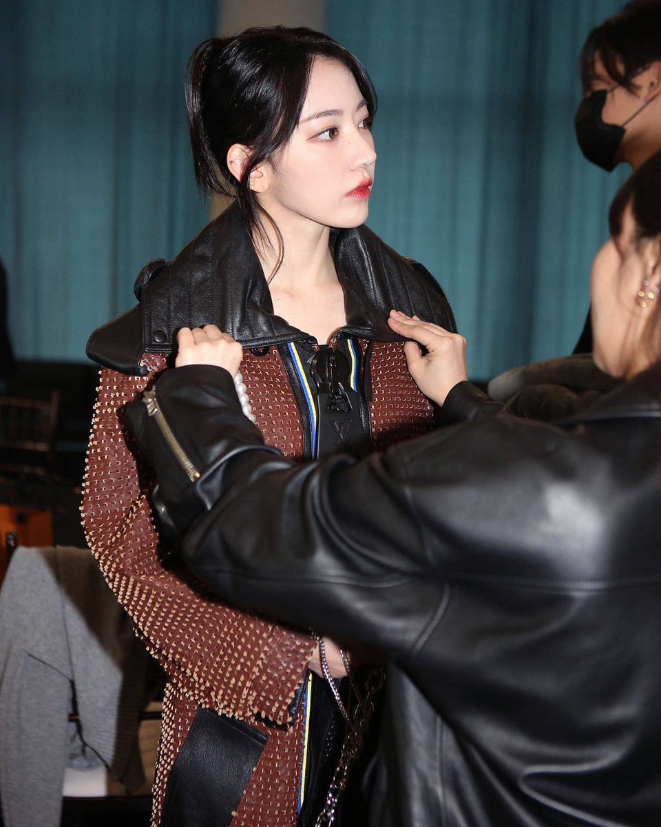 picsofsakura's tweet photo. instagram update
#SAKURAxLouisVuitton
#LVPREFALL2 https://t.co/PCNIiVmyGK