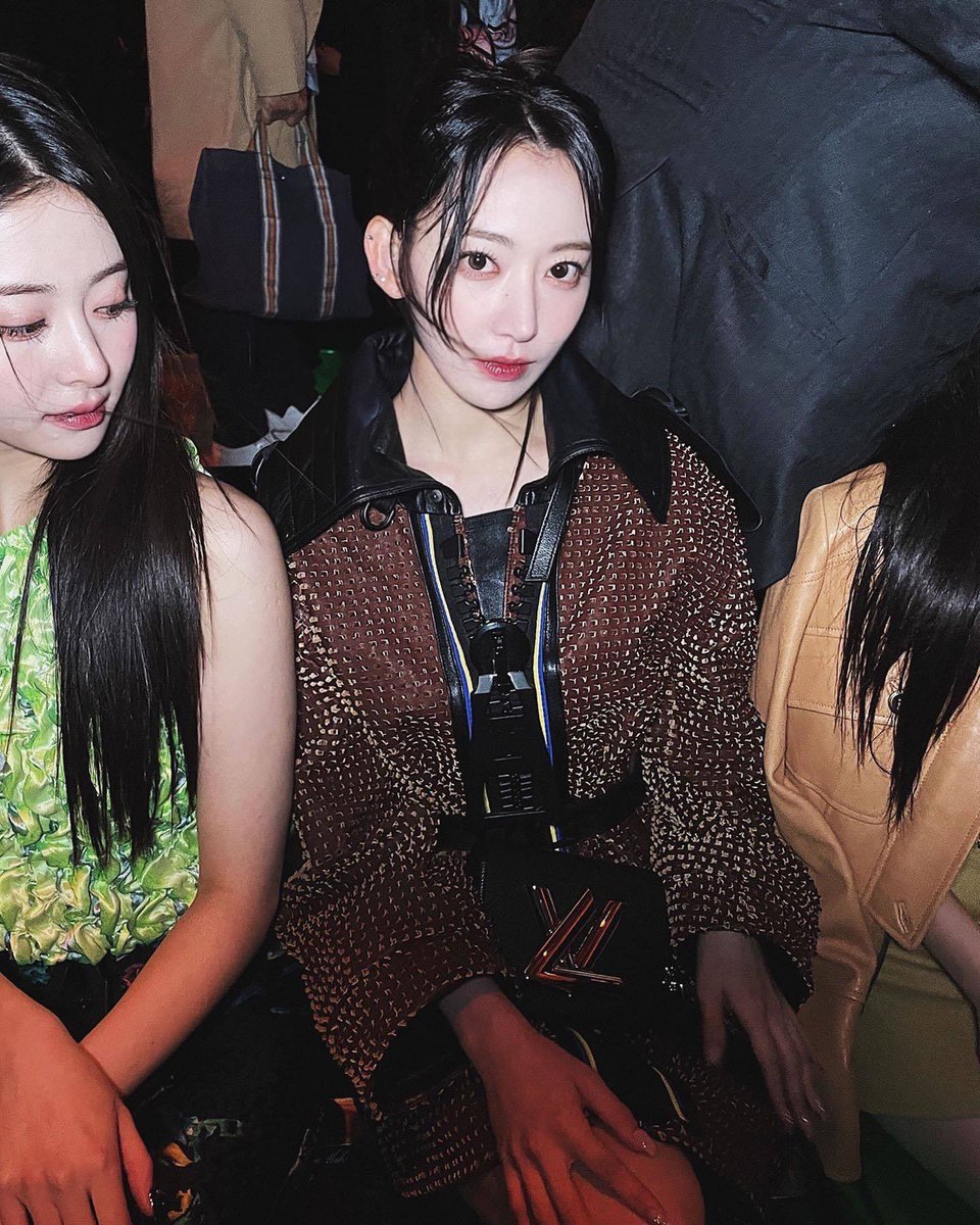 picsofsakura's tweet photo. instagram update
#SAKURAxLouisVuitton
#LVPREFALL2 https://t.co/PCNIiVmyGK