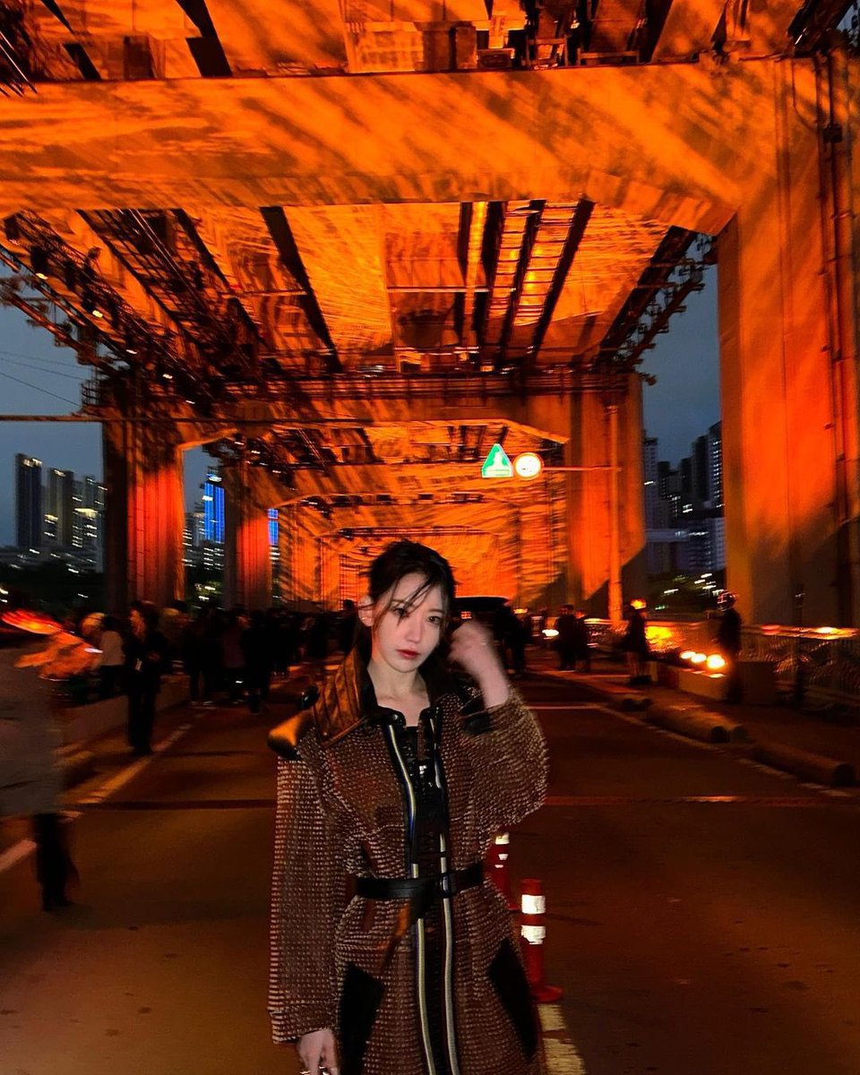 picsofsakura's tweet photo. instagram update
#SAKURAxLouisVuitton
#LVPREFALL2 https://t.co/mDWgTWImvE