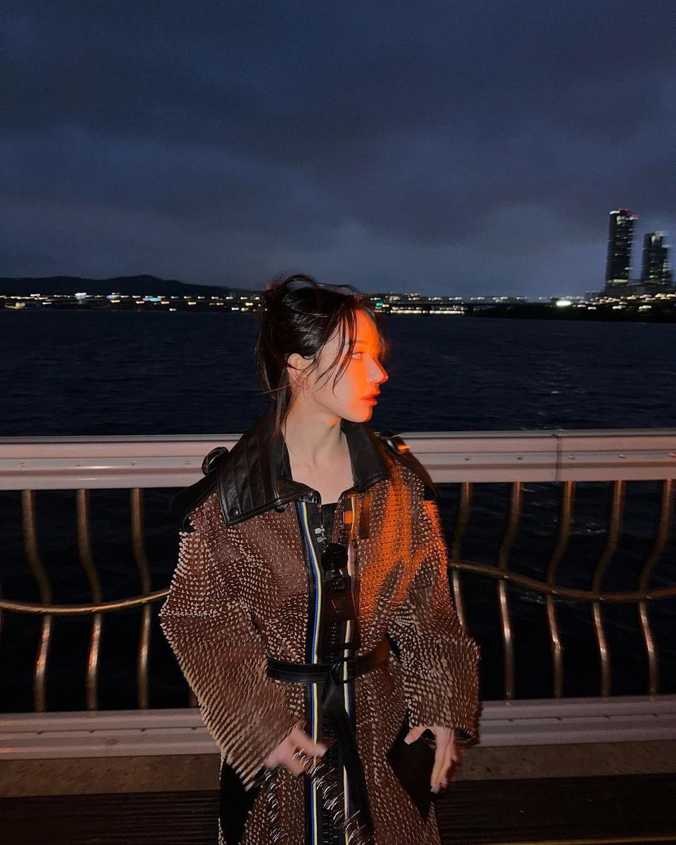 picsofsakura's tweet photo. instagram update
#SAKURAxLouisVuitton
#LVPREFALL2 https://t.co/5nBTBQfHB2
