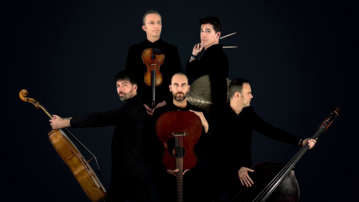 Tinc quatre entrades pel concert de <a href="/blaumut/">Blaumut</a> al <a href="/palaumusicacat/">Palau de la Música Catalana</a> del proper dijous 4 de maig. Però només serem 2… algú vol venir? Per MD, si-us-plau!