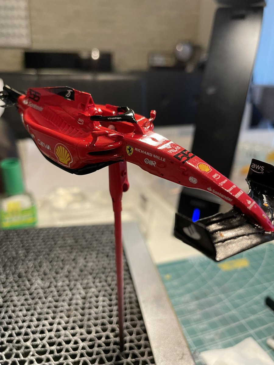 taka2088's tweet photo. デカール途中まで貼り終わり。長かった…リカバリーに1ヶ月以上掛かったな…
#sf75 https://t.co/CQBktC1DDY