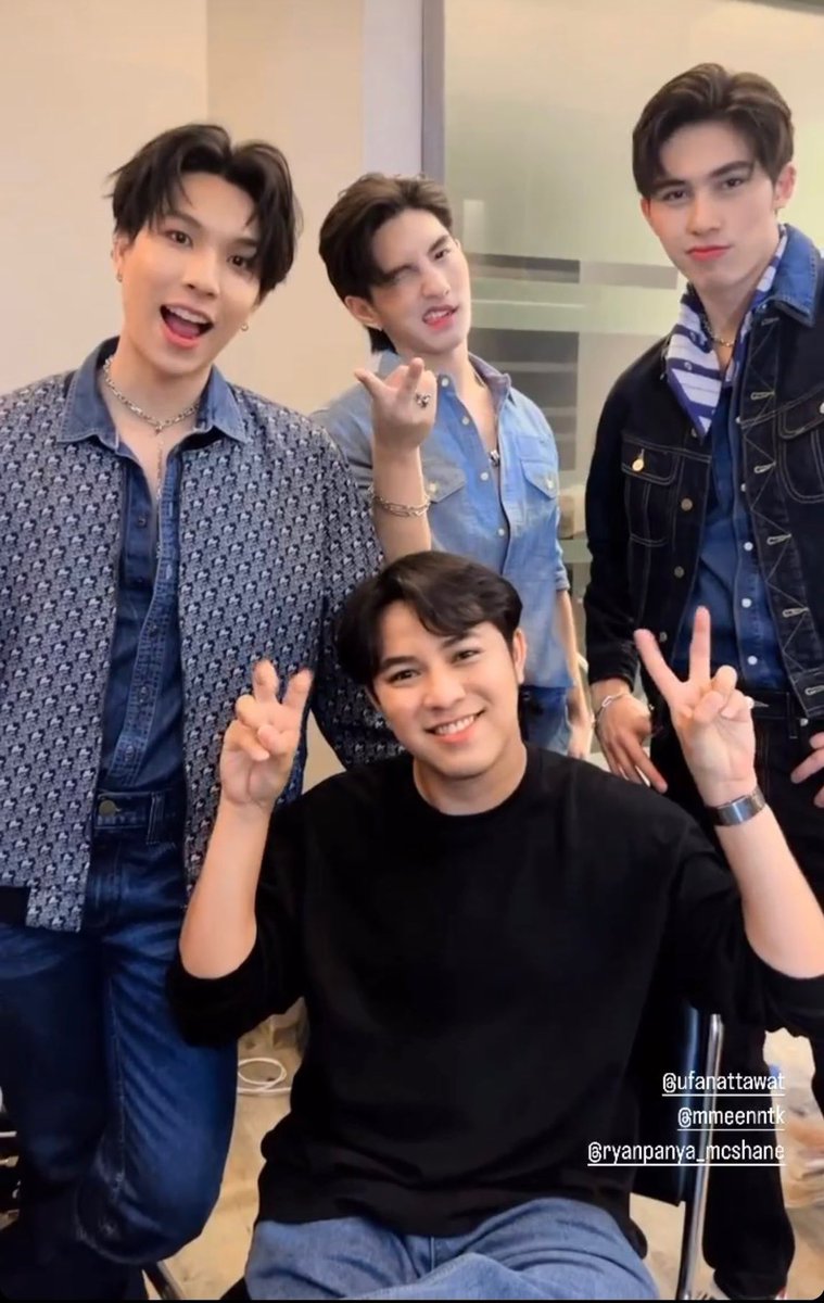 โง้ยยยยยยย คิดถึงเจ้าเด็กๆ เลิฟแอดนาย #LoveAt9 🥰

#mmeenntk #ryanpanya #ufanattawat
<a href="/mmeenntk/">Meen Nattakrit</a> <a href="/Ryanpanya_/">Ryan Panya Mcshane</a> <a href="/ufanattawat/">ufanattawat</a>