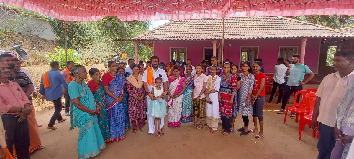 ArunPuthila's tweet photo. ಕೊಡಿಪ್ಪಾಡಿಯ ಓಜಾಲದಲ್ಲಿ ಸಿಕ್ಕ ಜನಸ್ಪಂದನೆಗೆ ನಾನು ಅಭಾರಿ 🙏🚩

ಜೈ ಶ್ರೀರಾಮ್ https://t.co/MrjMWMToHX