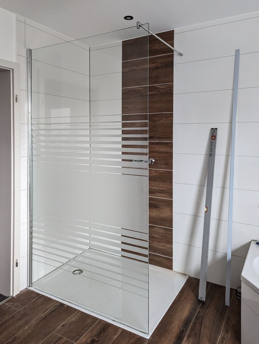 Moderne #Glasdusche #nachmaß online #günstig #kaufen! Bestellen Sie schnell und unkompliziert Ihre neue #Dusche #Duschwand #Duschabtrennung aus #Glas inklusive #Beschläge als #Komplettset. Wir bieten #Sondermaße mit #Motiv zum Top #Preis! Weitere Infos: vitrago-glasdesign.de