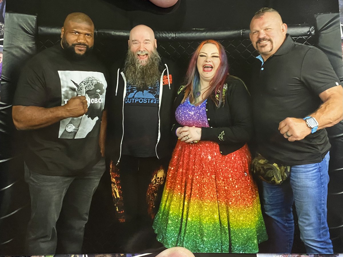 kezzlebob's tweet photo. Me: Sorry for bothering you at KFC last night
@rampagejackson : Don’t be telling @ChuckLiddell I was eating KFC!

Epic memory made, thank you @FTLOMMA1 🤣 https://t.co/nHP4erReKs