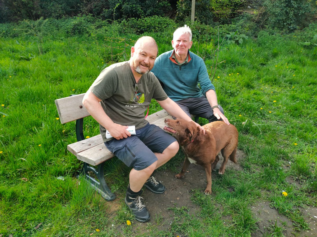 AnothervoiceWB's tweet photo. A welcome break from the #LocalElections2023 campaign.
Great to spend time with the seasoned campaigner... #Lupin & @davidrmarsh
#Newbury #WashCommon
#VoteGreen https://t.co/9hZrfpKze2