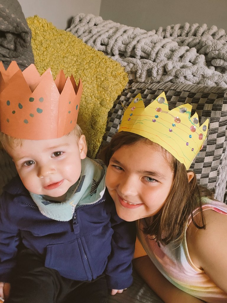 - Poppy has been super busy making her crown for Fridays Kings &amp; Queens' day ❤️ she even made her little brother one ..😃 <a href="/MrsUnderwood8/">Abbie Underwood</a> @KbaPrimary @MrsFoleyKBA <a href="/MrsONeillKBA/">Angela O'Neill</a>