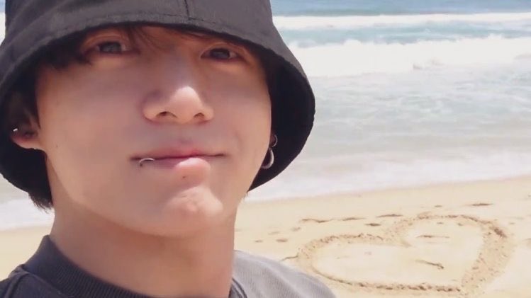 bbytaete's tweet photo. ♡.love https://t.co/Mxw5IhrlCY