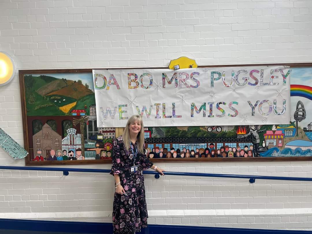 Sandfields_Pri's tweet photo. Staff and pupils at Sandfields Primary have said an emotional goodbye to Mrs Pugsley. We will miss you so much but wish you good luck in your new role. https://t.co/uIk2pIXQBq