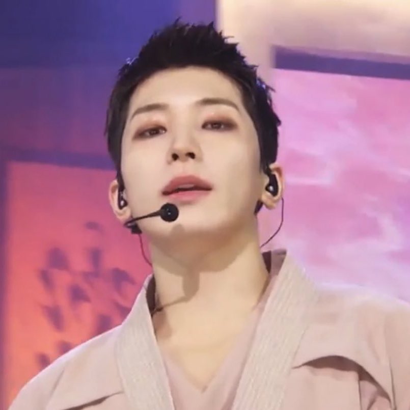 wonuversee's tweet photo. wonwoo                                    wonu https://t.co/dC45HsDZn1