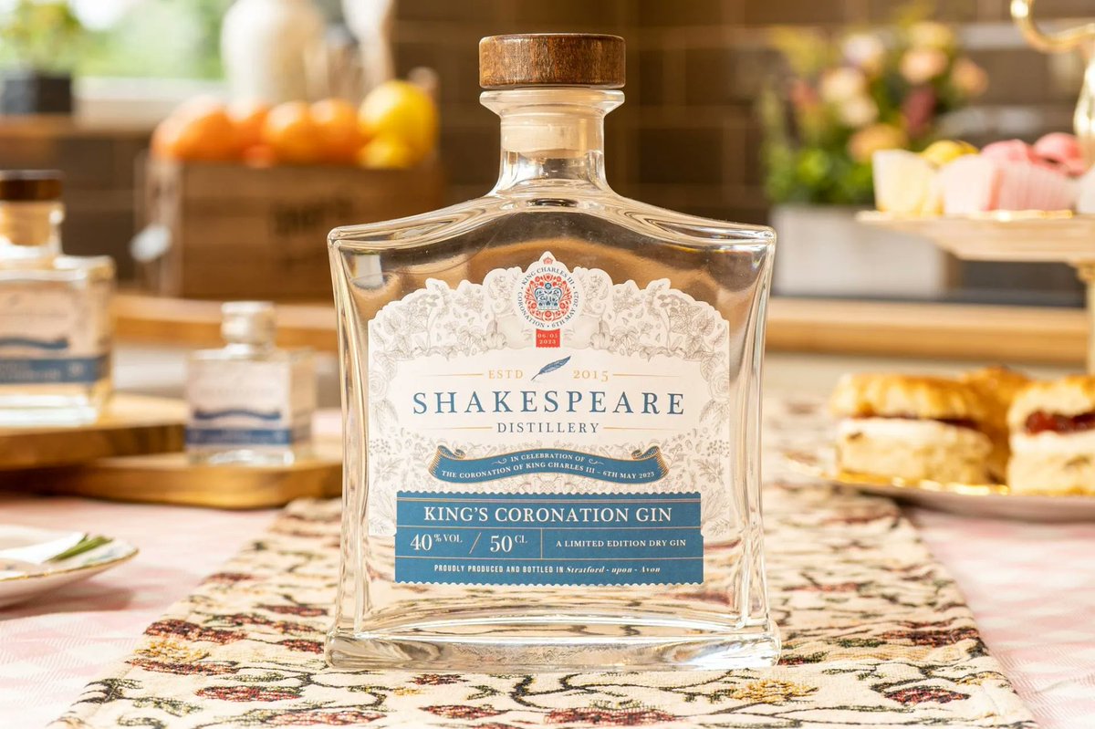 @shakedistillery have crafted a new dry gin for the Coronation inspired by the Gin and Dubonnet beloved by the late Queen and Queen Mother. It's now available from the Distillery shops and website. Find more Coronation events in Shakespeare's England: shakespeares-england.co.uk/blog/post/coro…